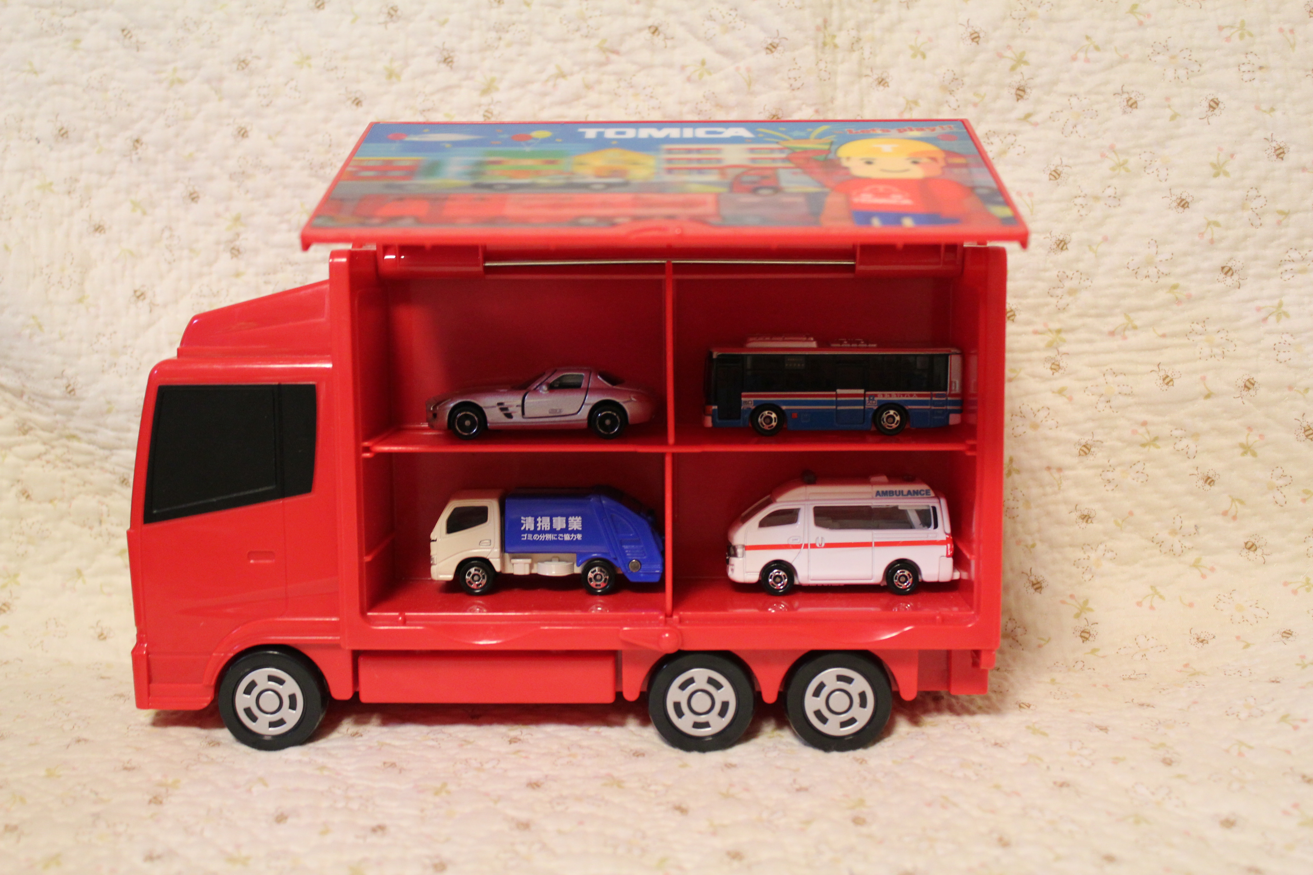 楽しみながらお片付けができるトミカトラックです 子育て世代のおもちゃ選び